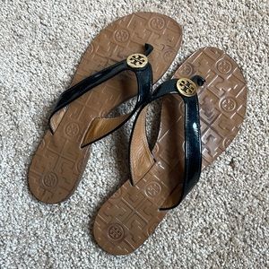 Tory Burch Size 8 flip flops black patent